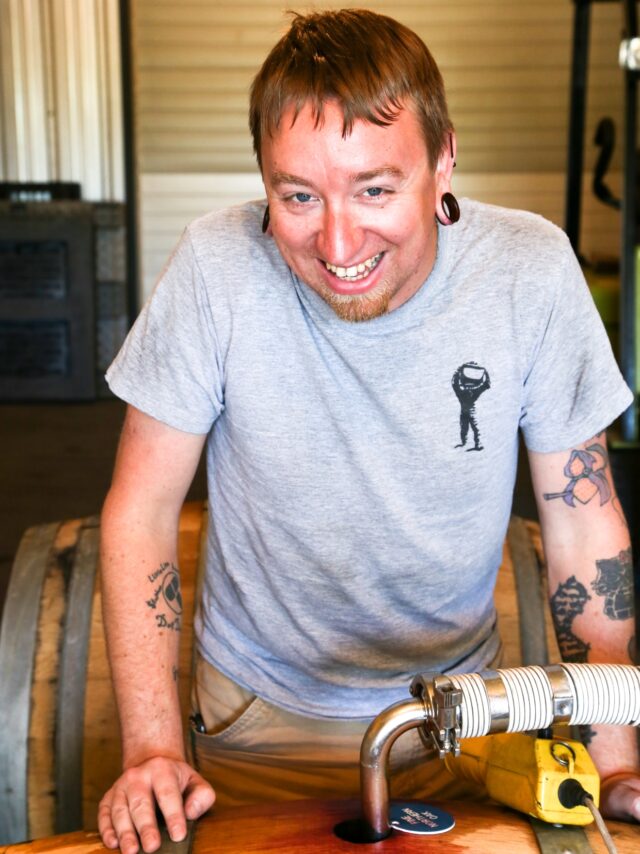 2013 - Jason Fox graduates from the Walla Walla Community College’s Enology and Viticulture program and starts Lagana Cellars. The first harvest he makes Riesling, Sauvignon Blanc, Pinot Noir, and Syrah.
